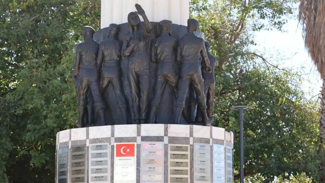 Cumhuriyet Dönemi Antalya Şehitleri Anıtı İçin Anlamlı Dokunuş! 1